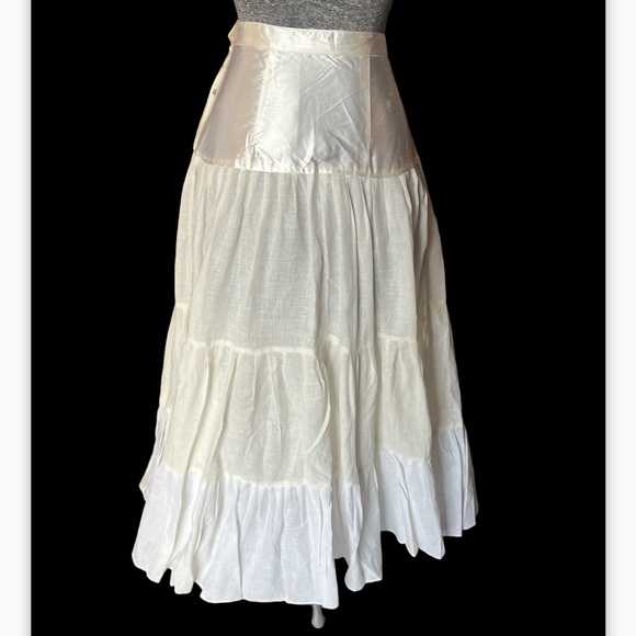 🌟host pick🌟Gorgeous vintage long length crinoline - Picture 2 of 3